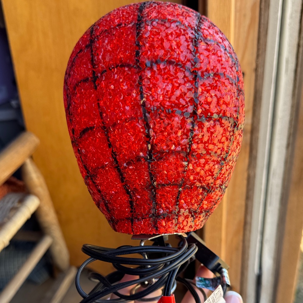Red Spider-Man Lamp - Picture 3 of 4